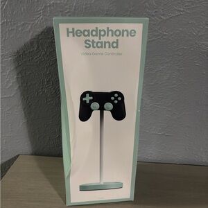 Mint Green Headphone Stand with Controller Design